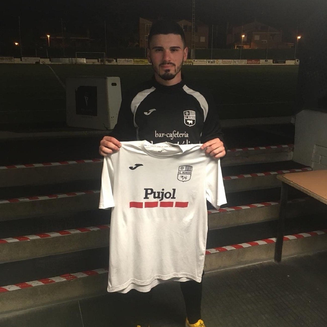 El davanter tarragoní del Borges Ricky Nogueira fa un golàs que val tres punts