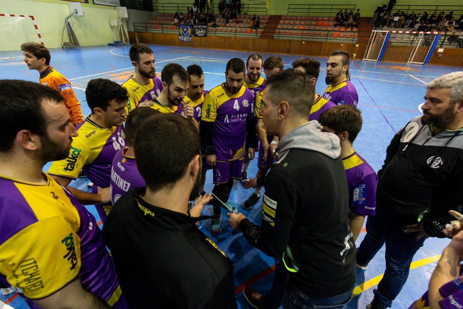 L'Handbol Terrassa s'imposa al Gavà en un partit espectacular del porter Xavi Pérez