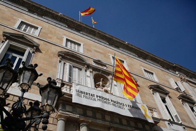 llaç groc i pancarta presos Palau Generalitat - Sergi Alcàzar llaç groc i pancarta presos Palau Generalitat - Sergi Alcàzar