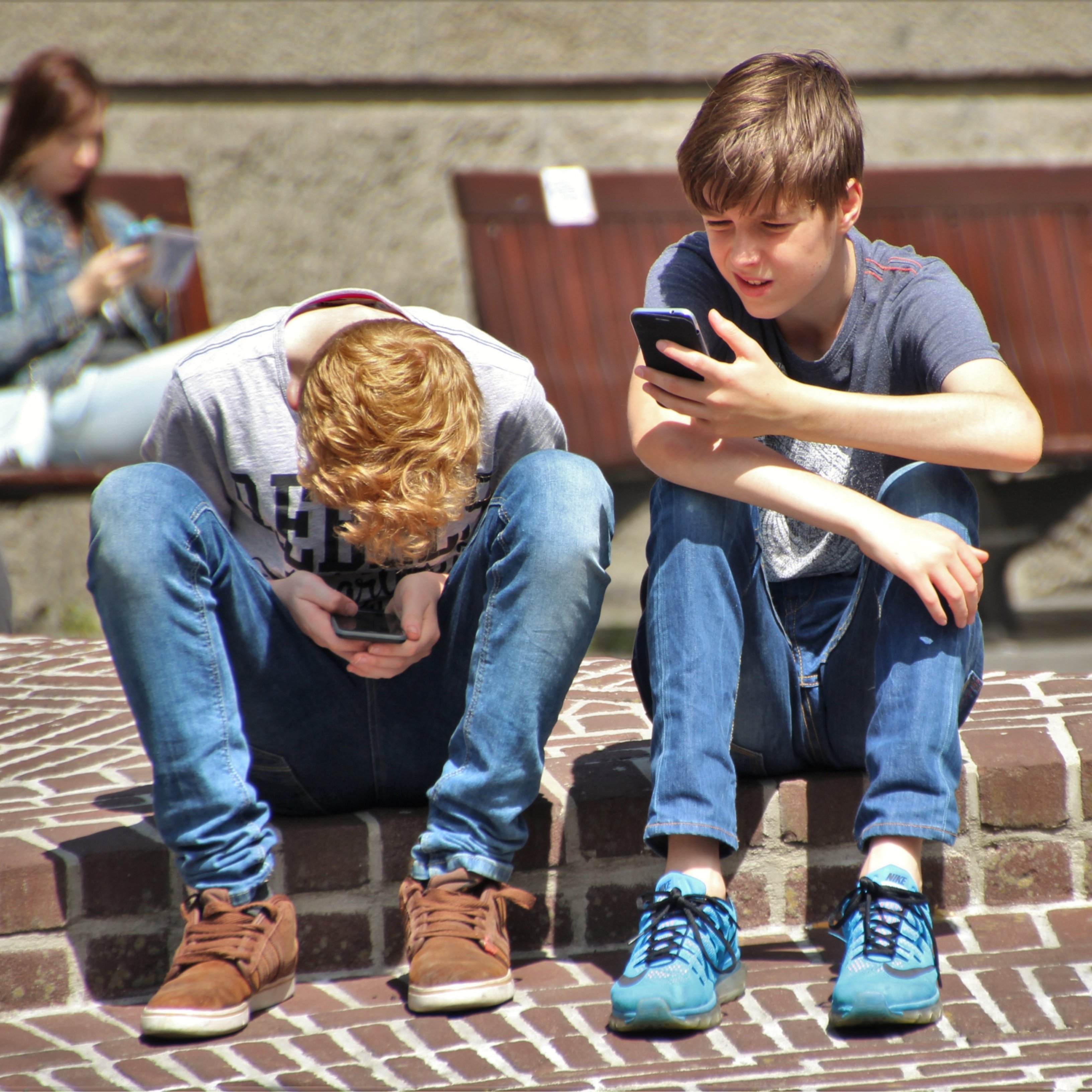 Descubre cómo controlar el uso que dan tus hijos a su móvil