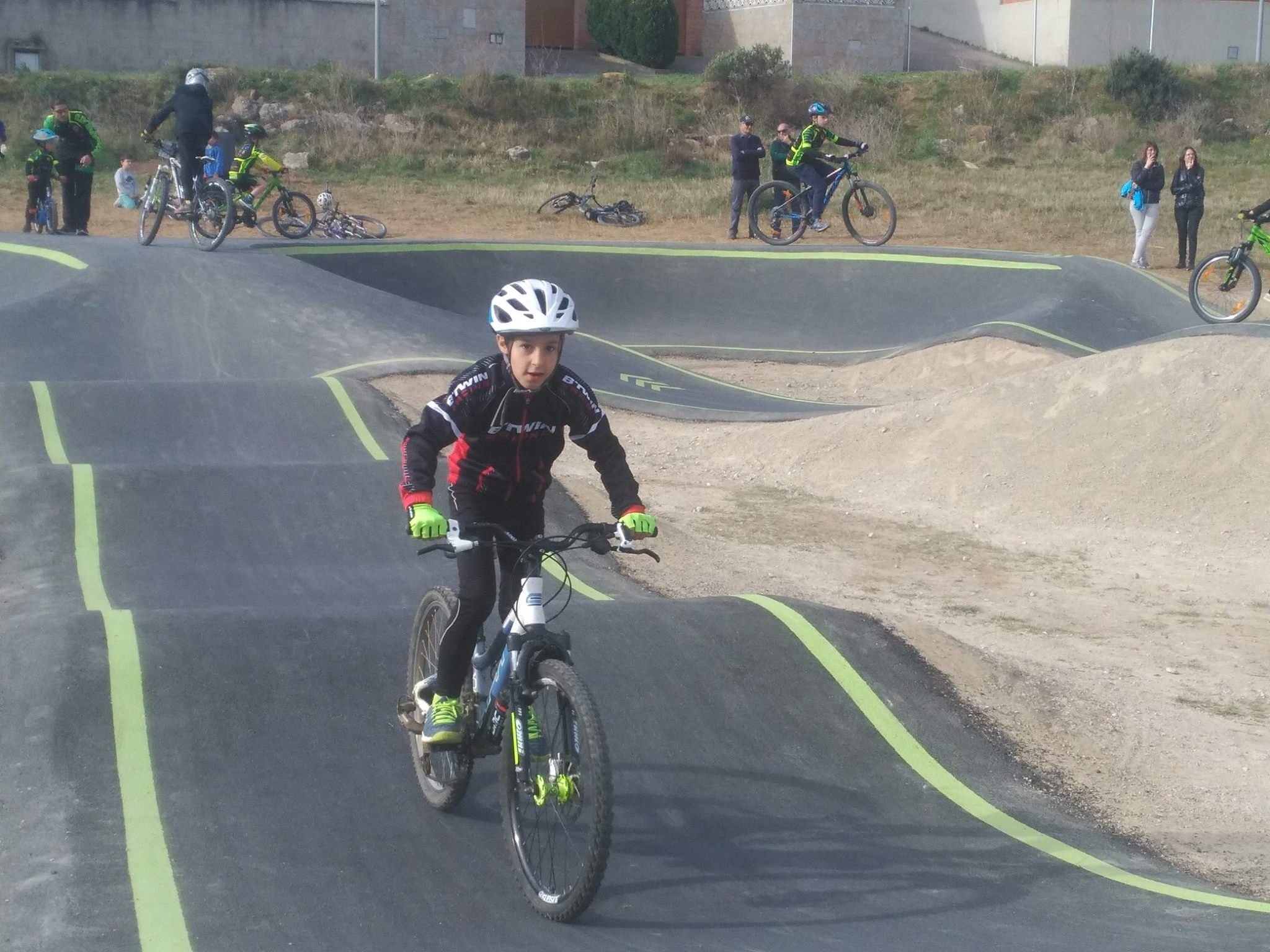 L'Escala aposta pel ciclisme amb una pista de 'pump track'