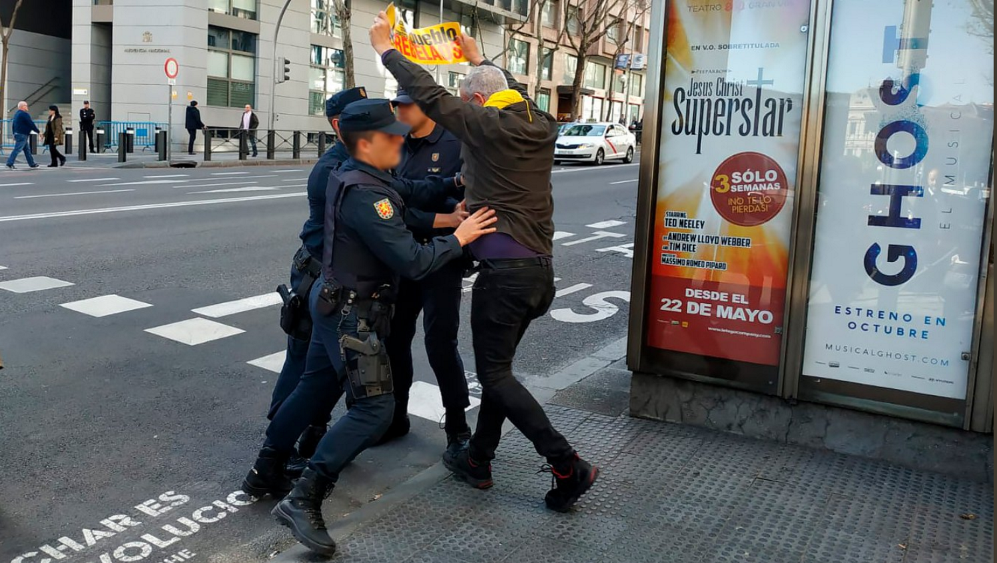 Nervis de la policia espanyola a Madrid per una urna de l'1-O