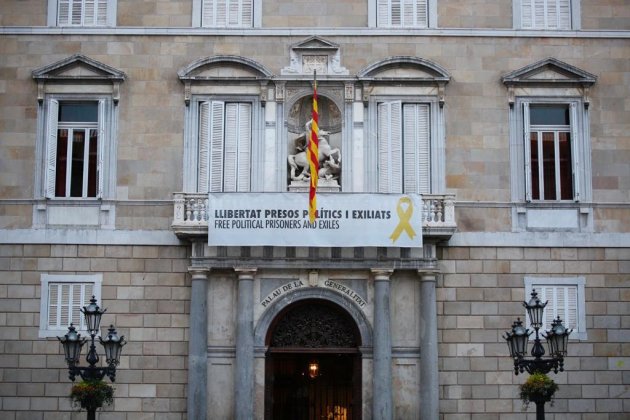 ELNACIONAL façana generalitat llaços grocs sergi alcazar