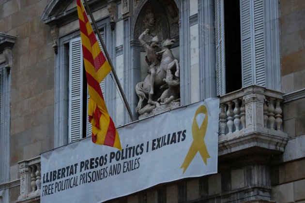 façana generalitat llaç groc jec senyera - sergi alcazar