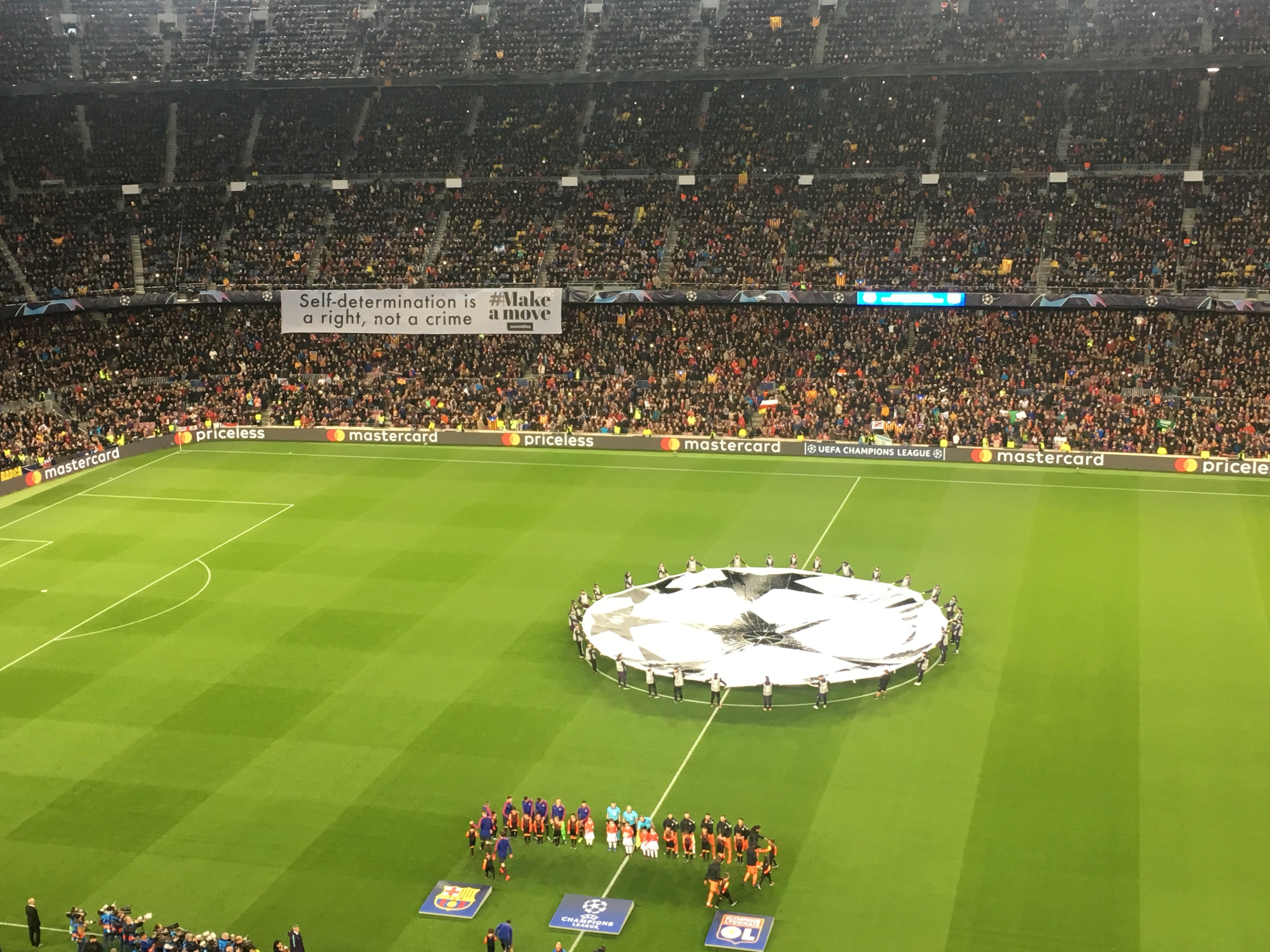 Mensaje del Camp Nou a Europa: "La autodeterminación es un derecho, no un delito"