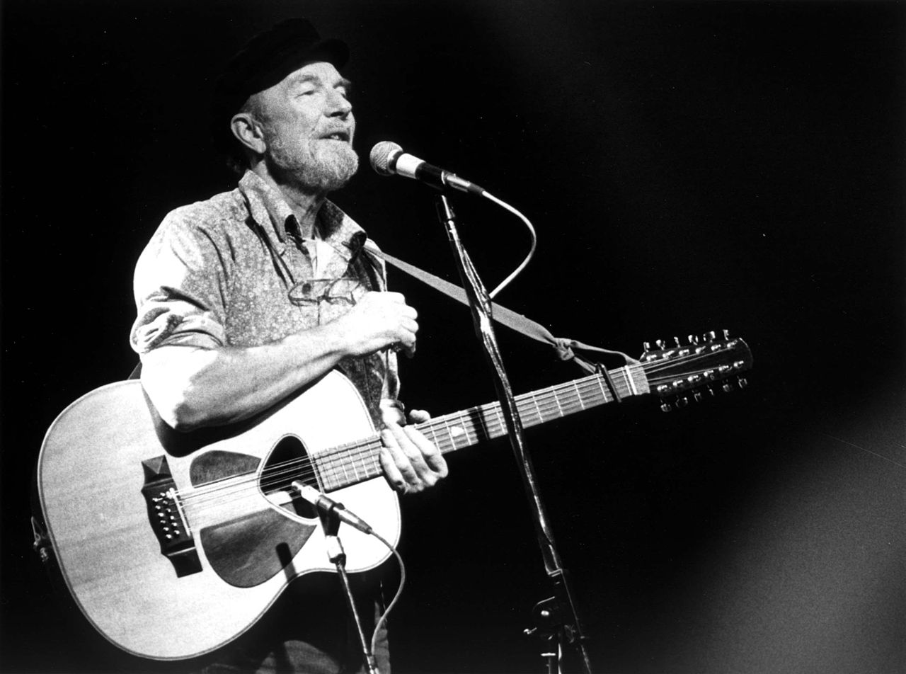 BarnaSants y Tradicionàrius homenajean a Pete Seeger en el Auditori