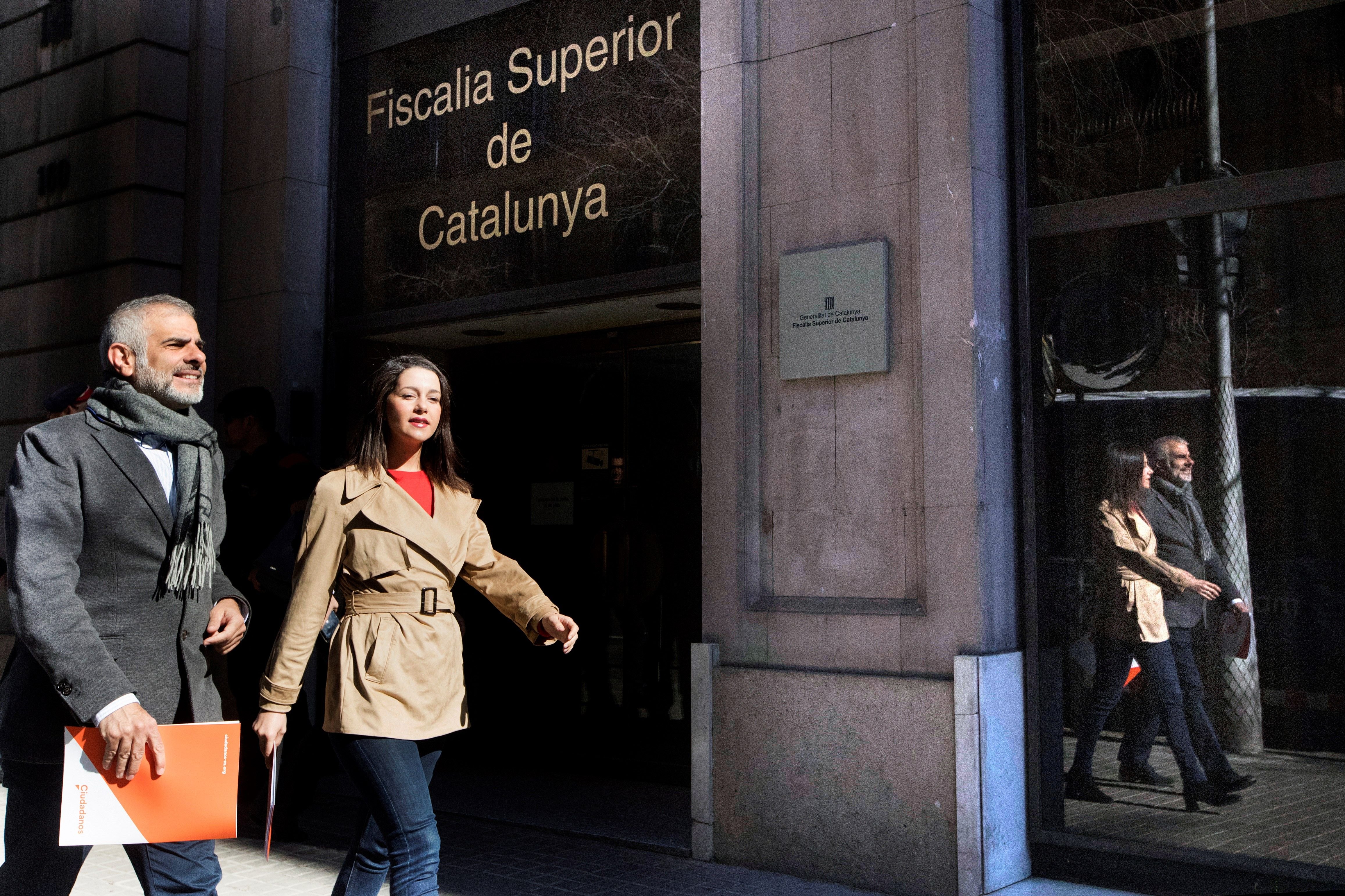 Cs lleva a la fiscalía el "incumplimiento" de Torra con los lazos amarillos