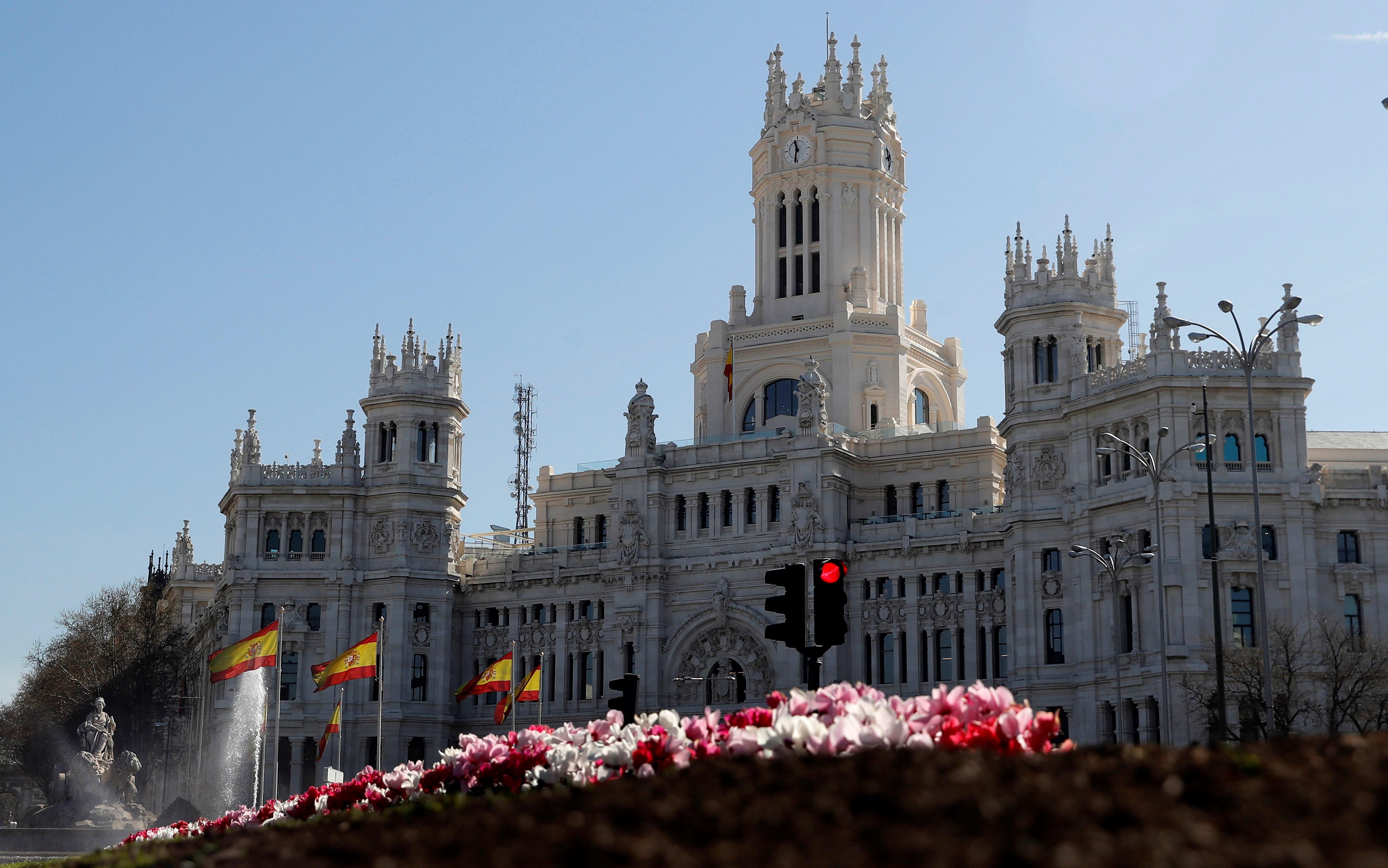 Madrid Central celebra una consulta sobre la monarquia espanyola