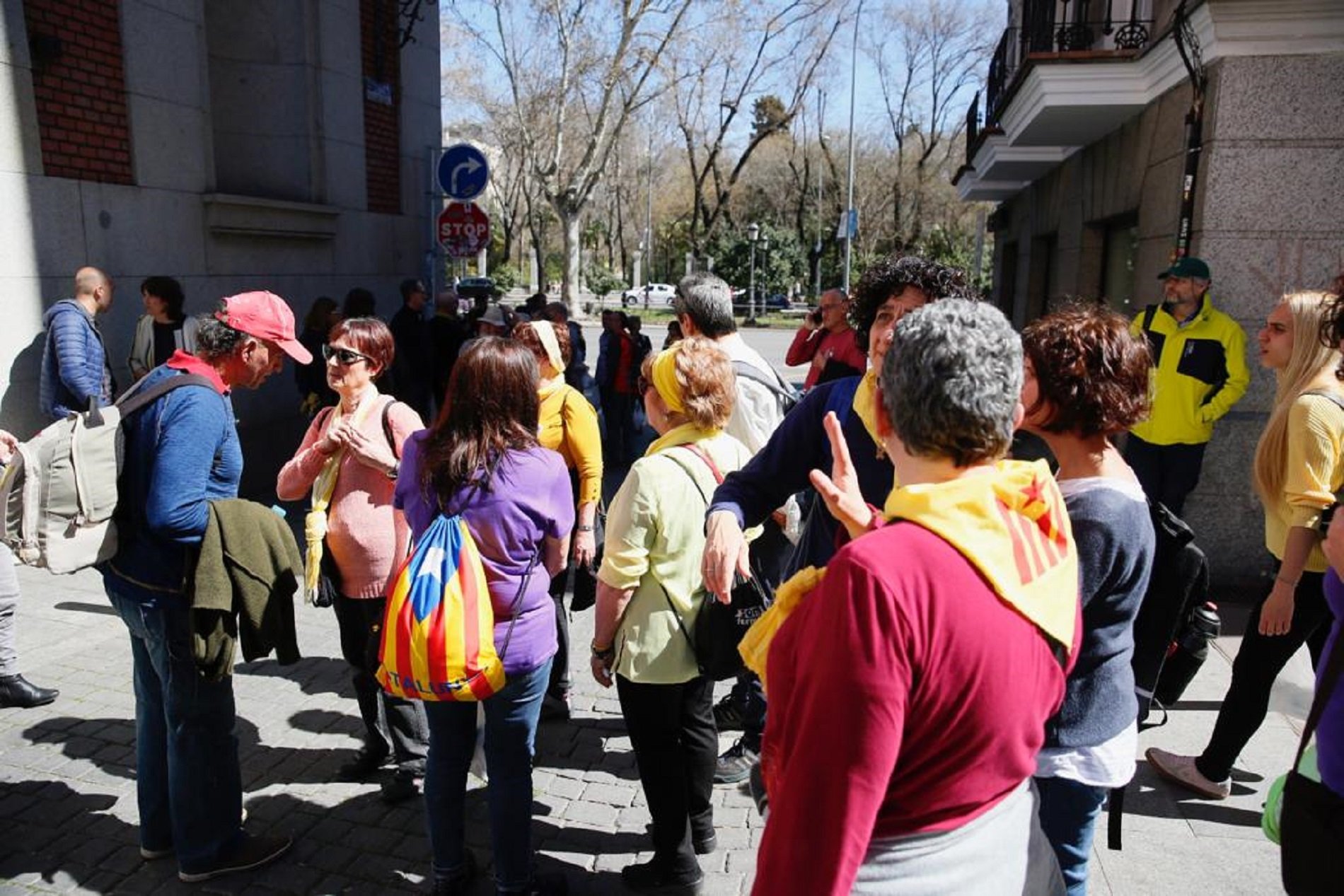 Madrid calienta motores: desembarque independentista, ridículo falangista