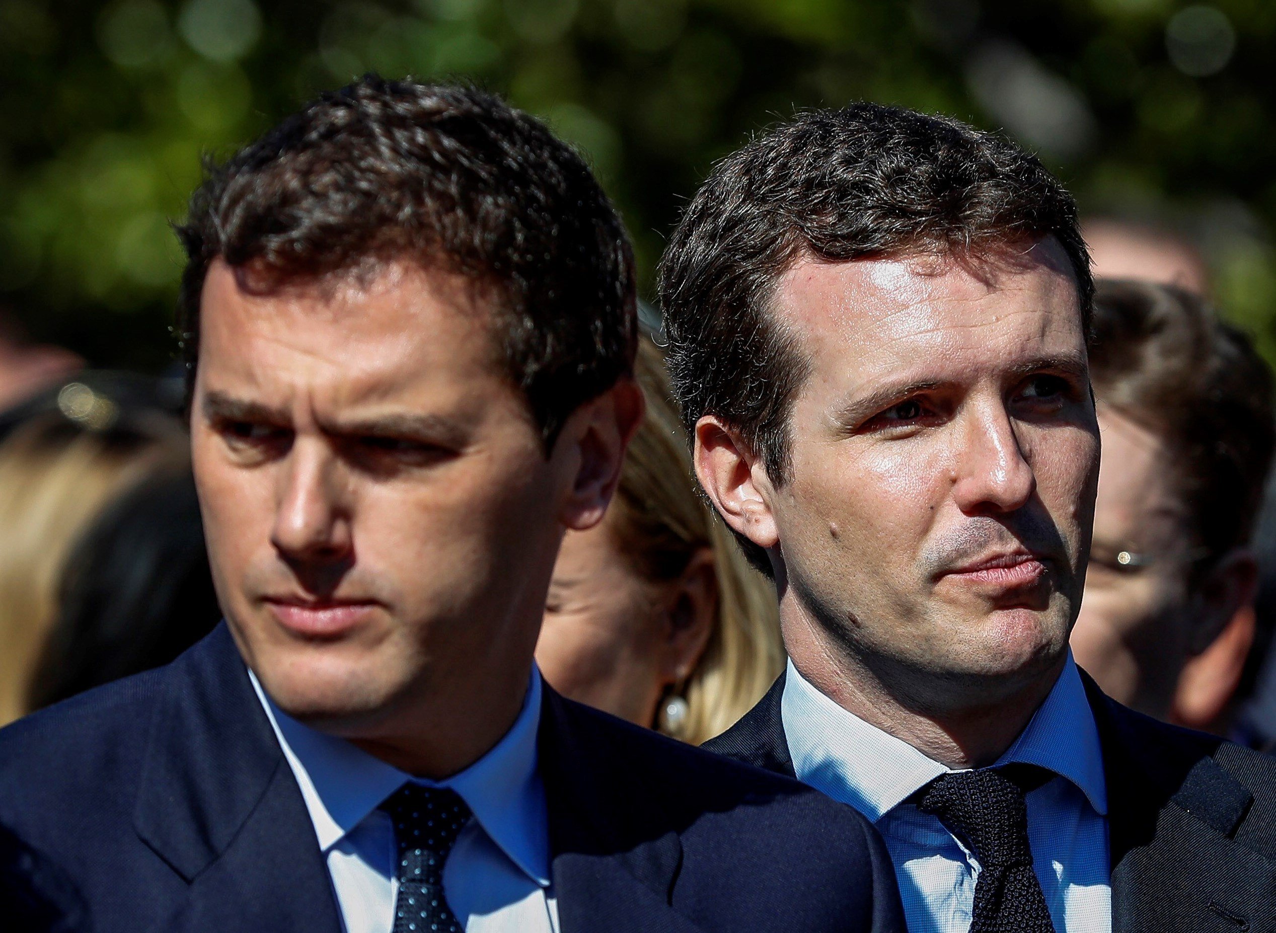 Casado i Rivera, en tromba contra Cruz per parlar d'absolució