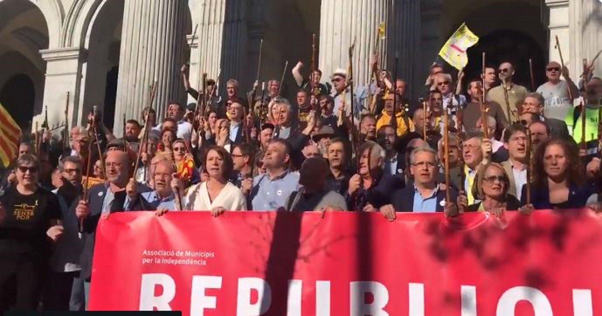 La AMI anima a los concejales del 26-M a jurar o prometer el cargo "por la república catalana"