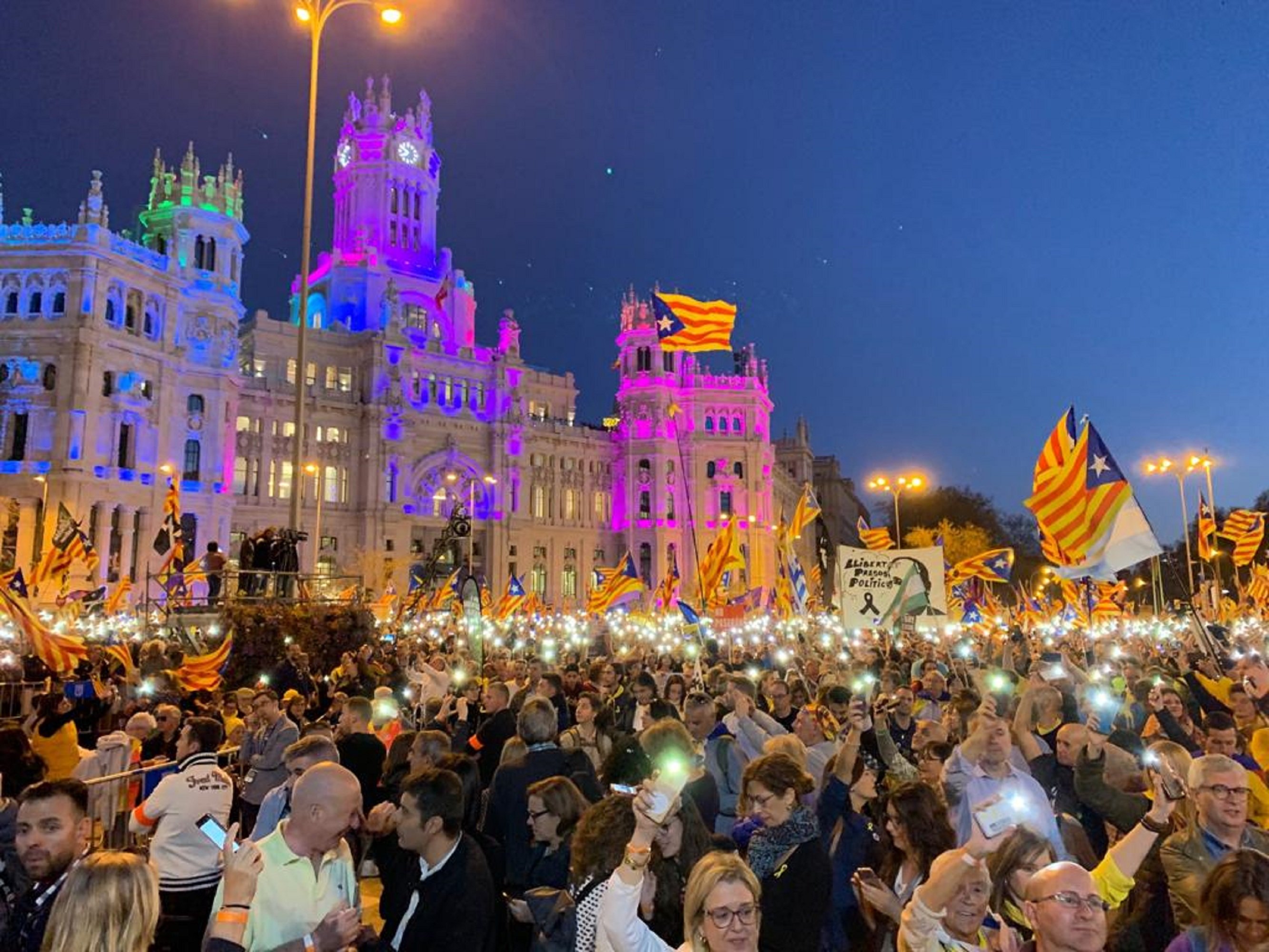 VIDEO: Classic Catalan song 'L'Estaca', grand finale of Madrid independence march