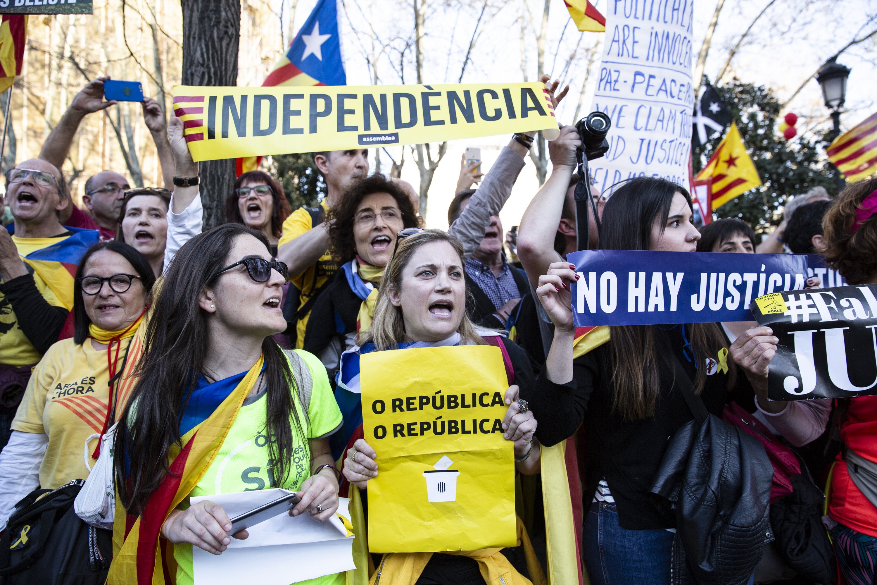 "The first time in Madrid": world media report Catalan march in Spain's capital
