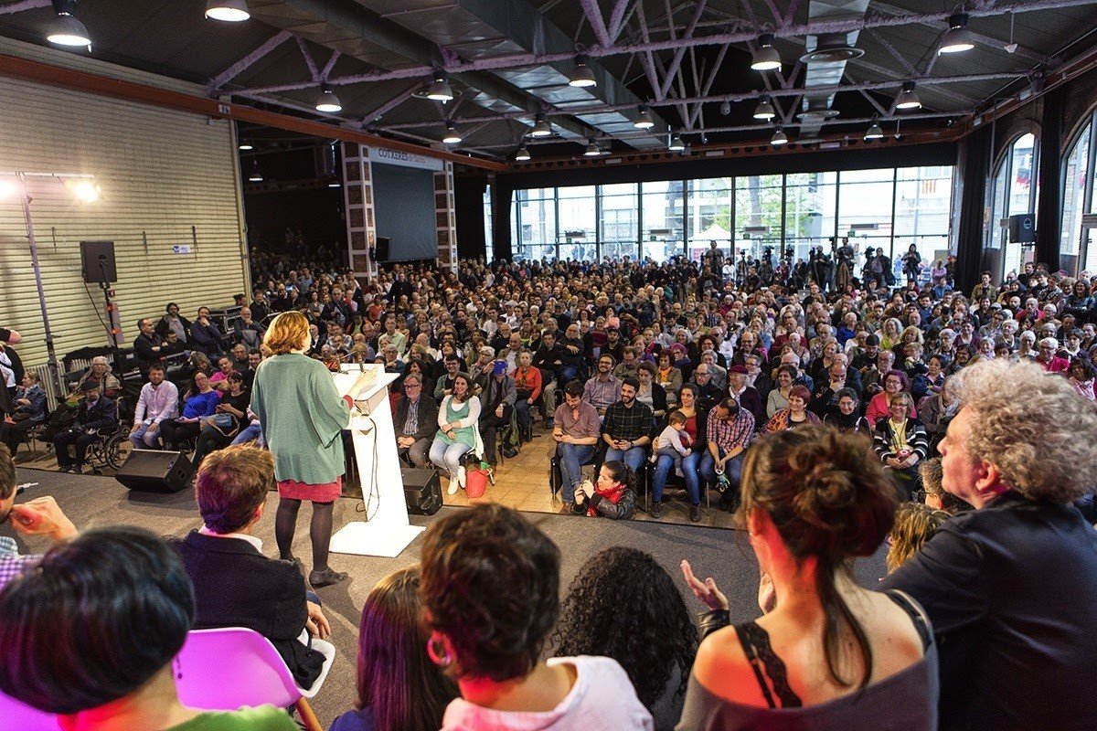 Colau reclama un frente común con ERC y PSC