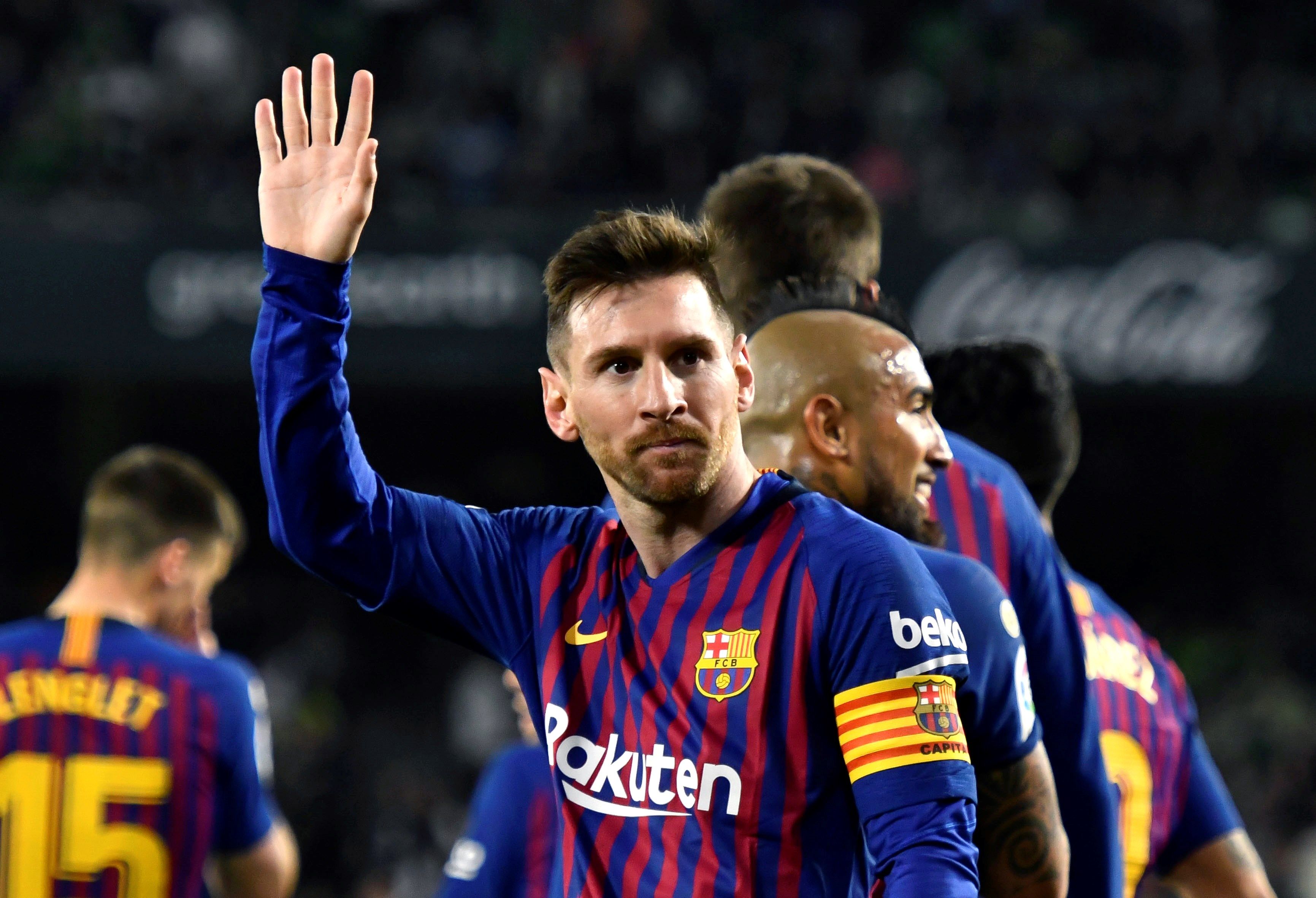 El Villamarín reconoce una nueva exhibición de Messi y lo ovaciona