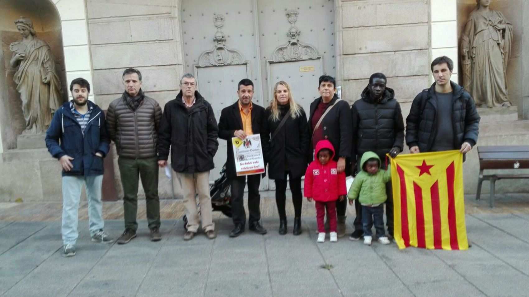 Regidors de Mataró troben la porta de l'Ajuntament tancada
