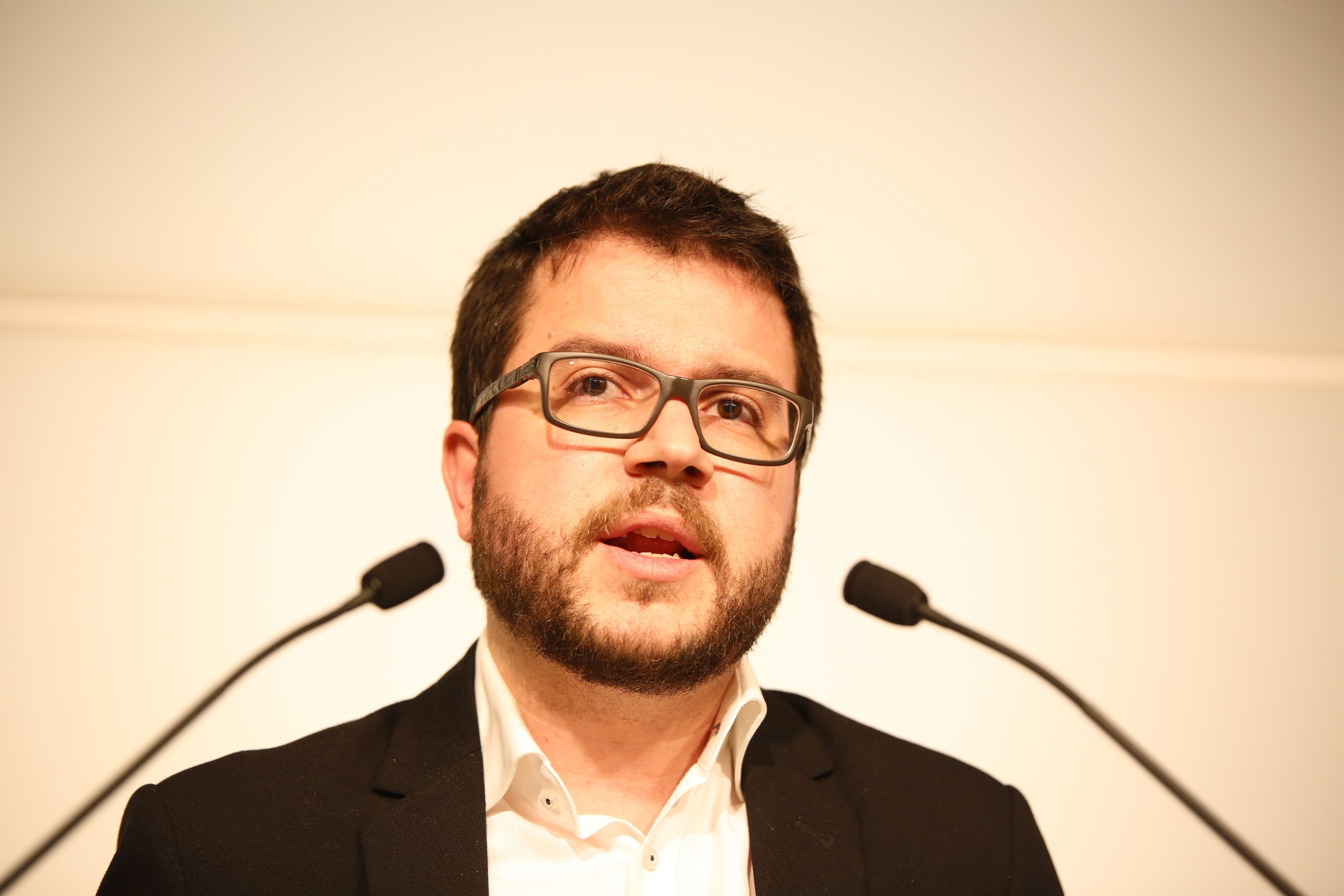 Aragonès avisa a las farmacias que podrían cobrar tarde por el FLA