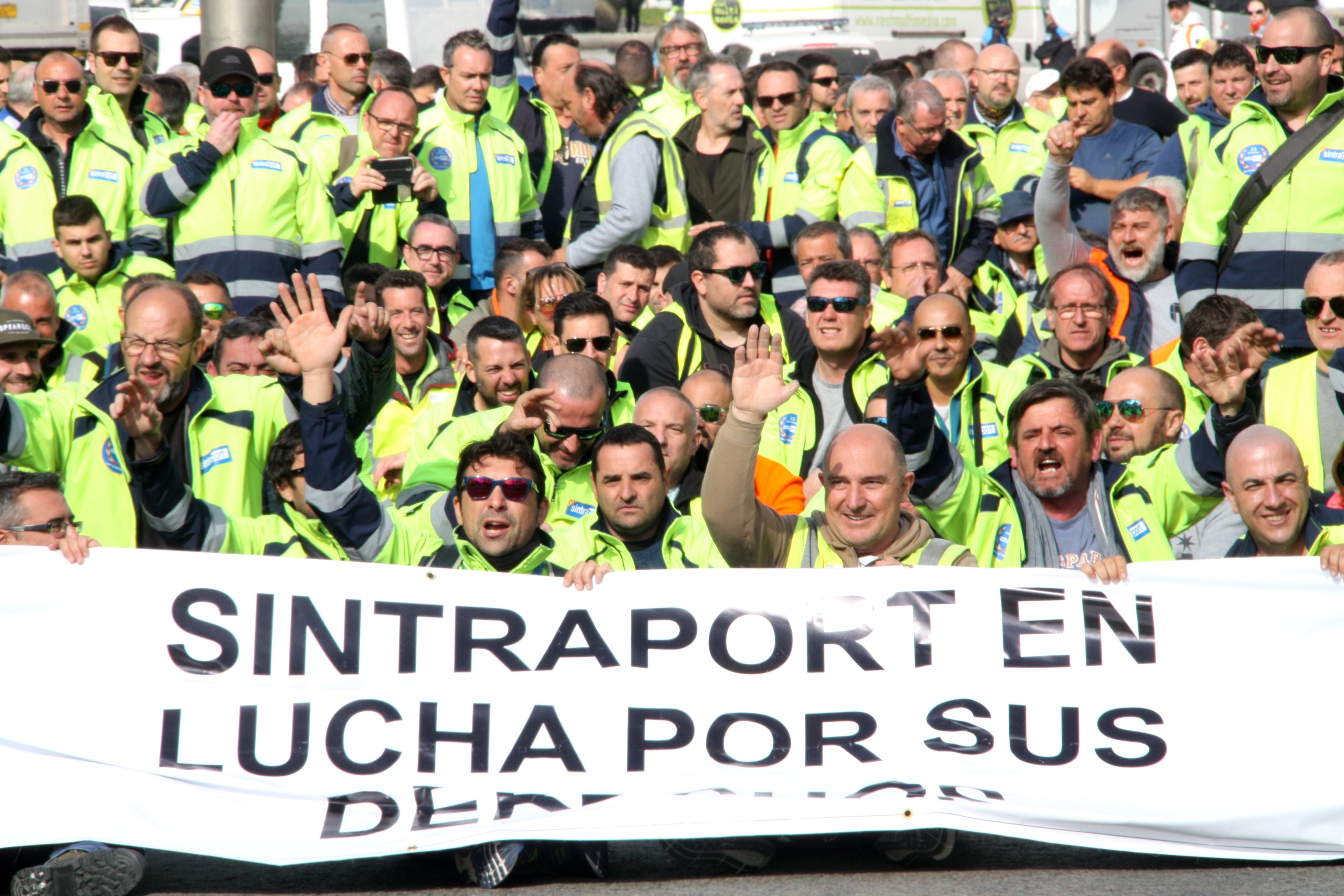 Los transportistas detienen las movilizaciones en el Puerto de Barcelona