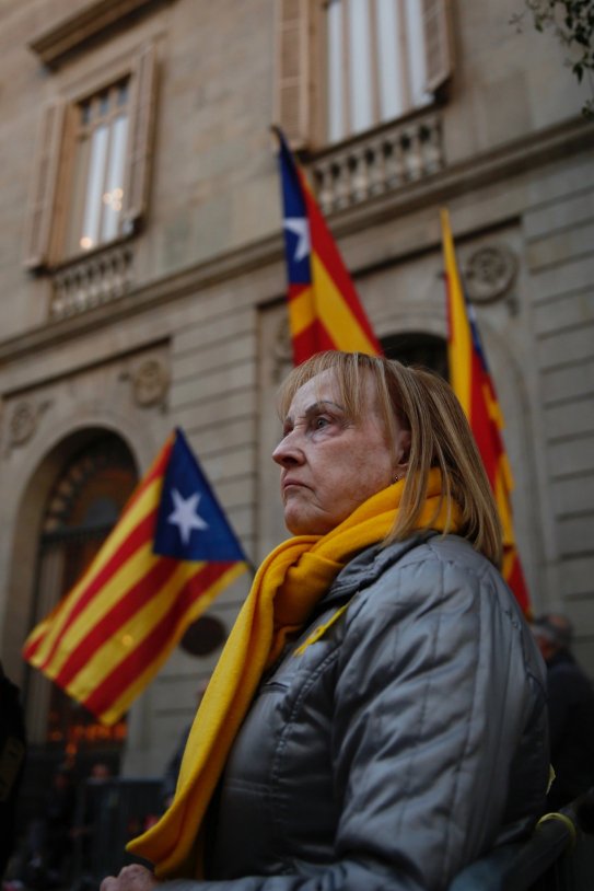 mani suport torra sant jaume llaç groc dona enfadada   sergi alcazar