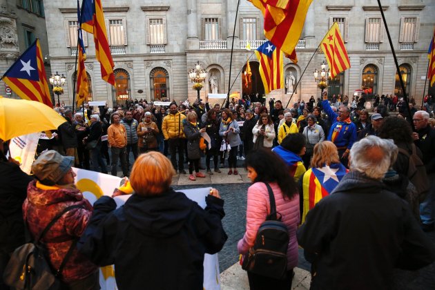 mani apoyo|soporte tuesta lazo amarillo santo jaume esteladas - sergi alcazar