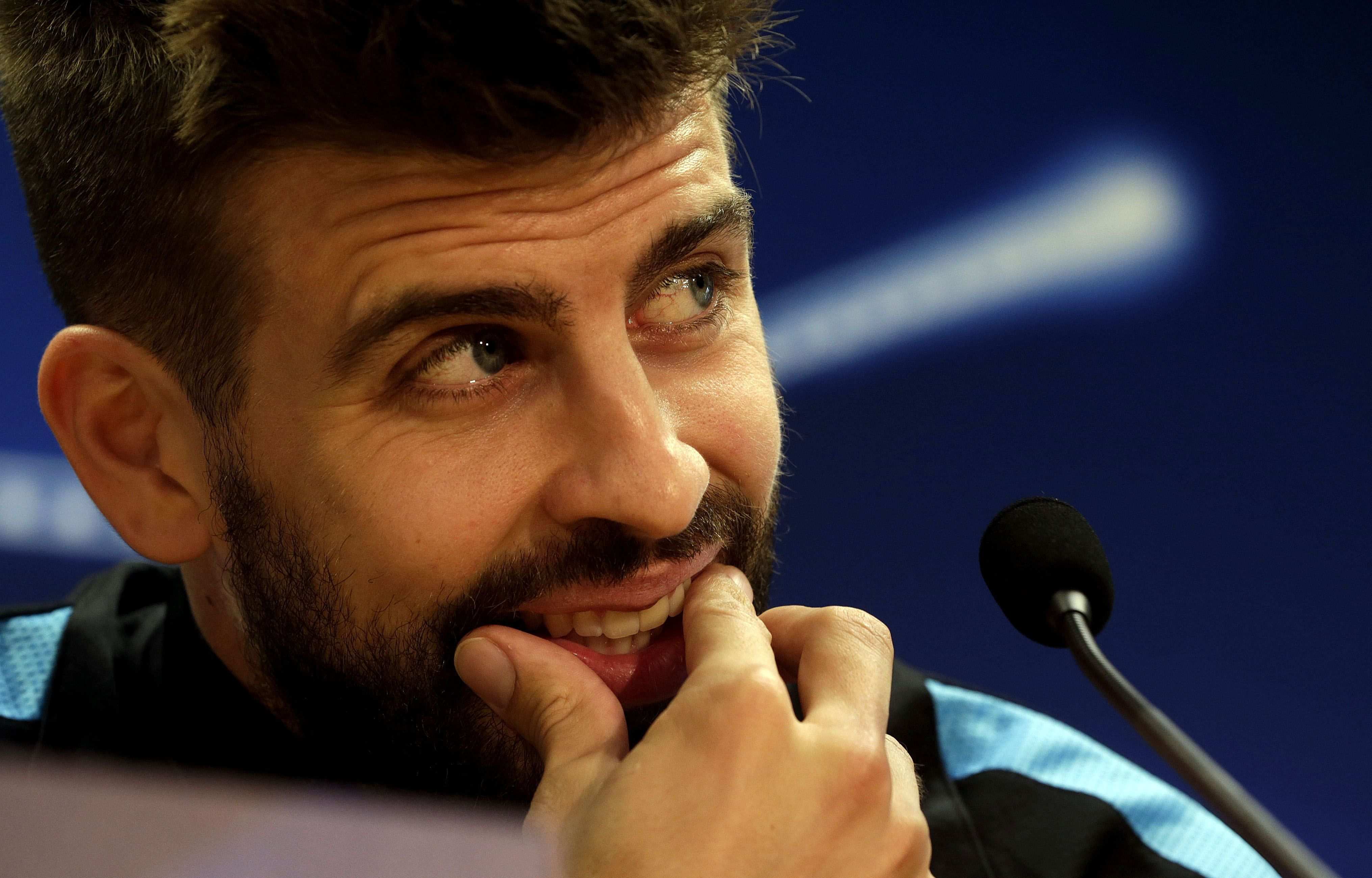 Piqué i Arbeloa s'enganxen per Twitter