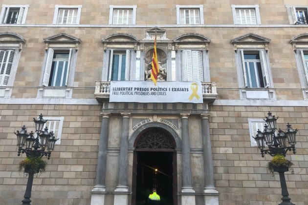 lazos amarillos ayuntamiento - EN