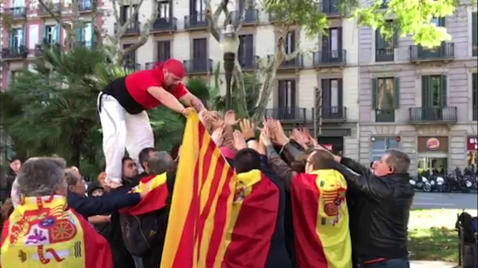 VÍDEO: El singular 'castell' de los 'xiquets' españolistas