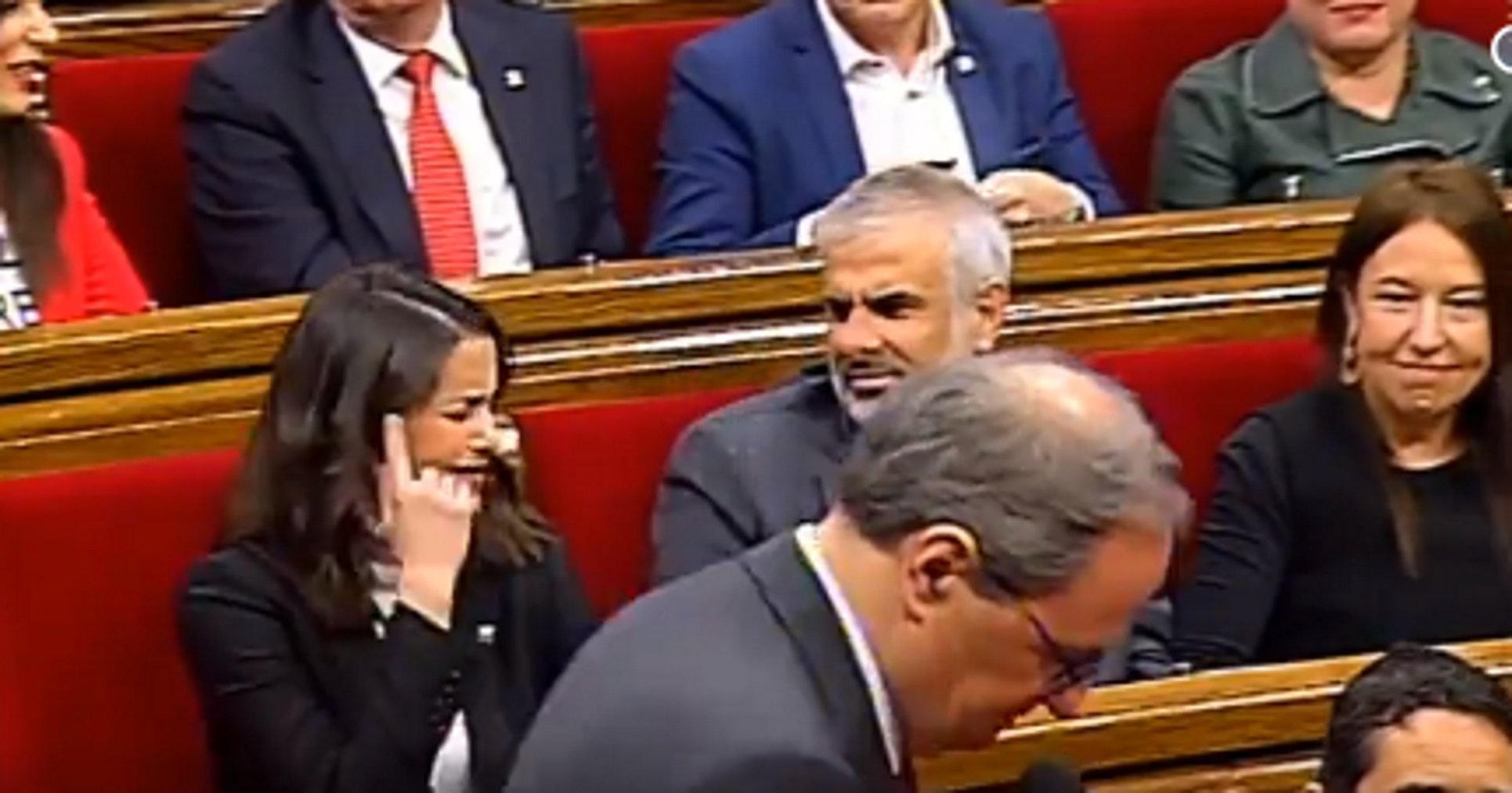 El gest més maleducat d'Arrimadas al Parlament