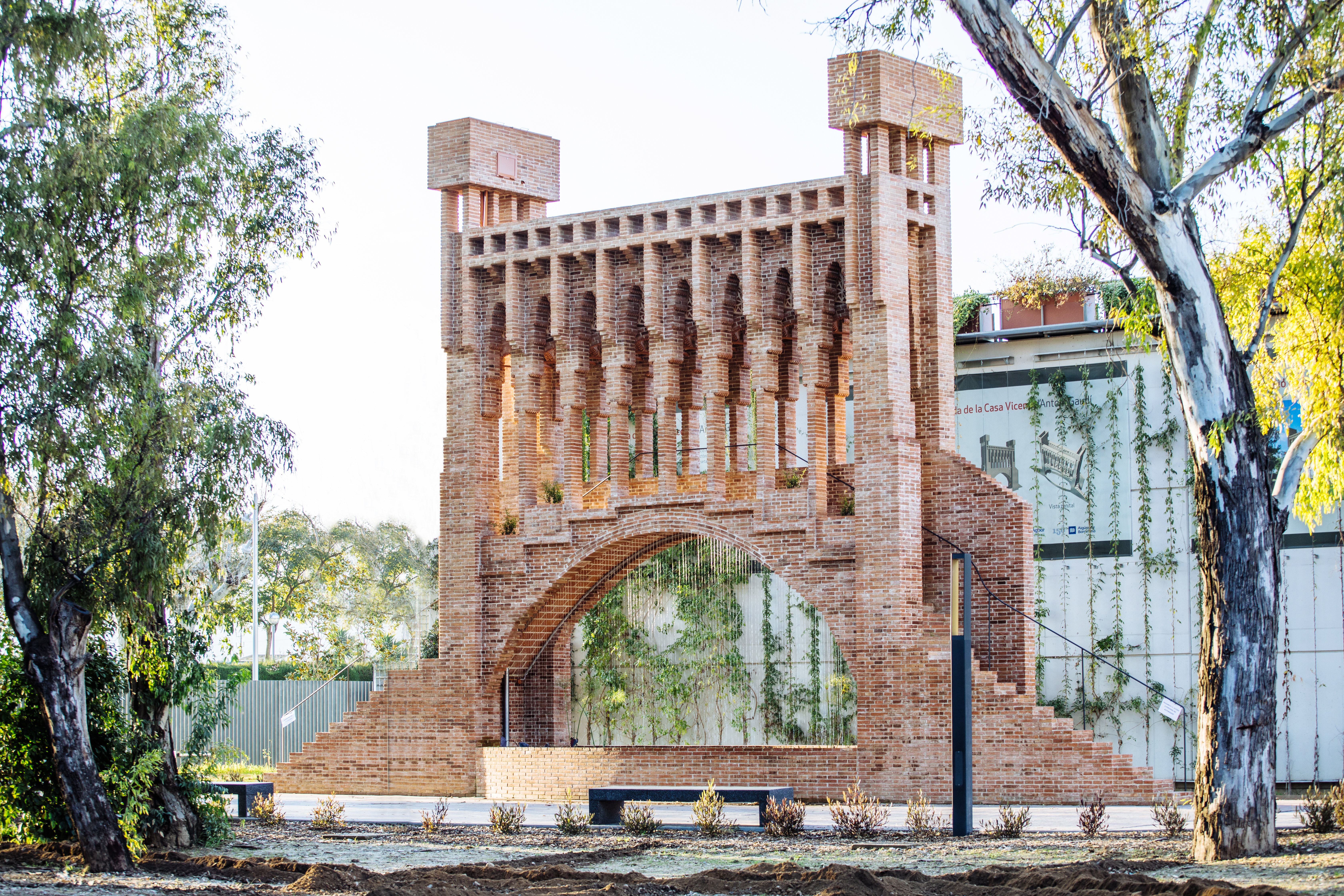 Una cascada de Gaudí: de Gràcia a Cornellà