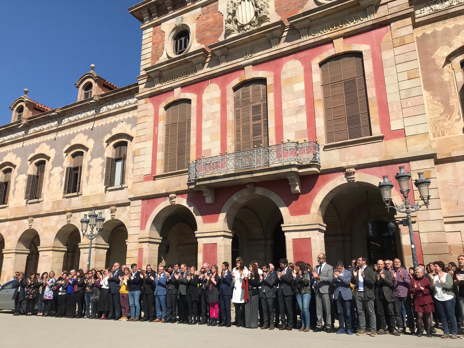 El Parlament recorda l'any de presó de Forcadell i la resta de diputats