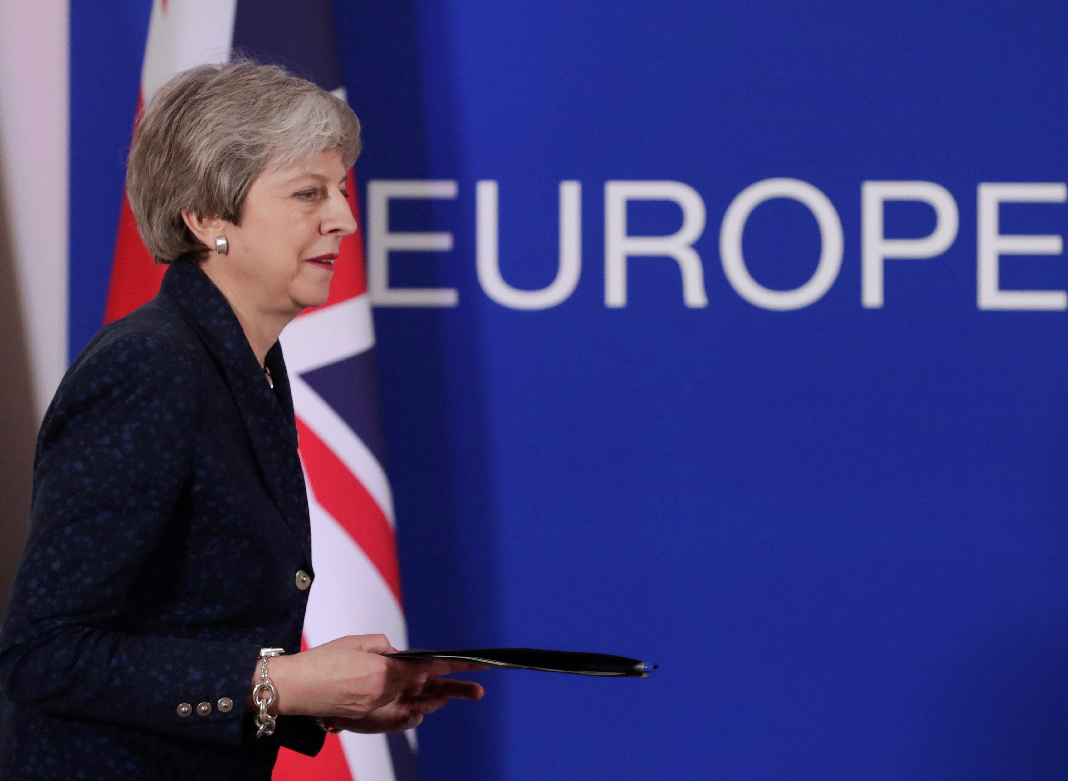 May dimitirá antes de la segunda fase de negociación del Brexit