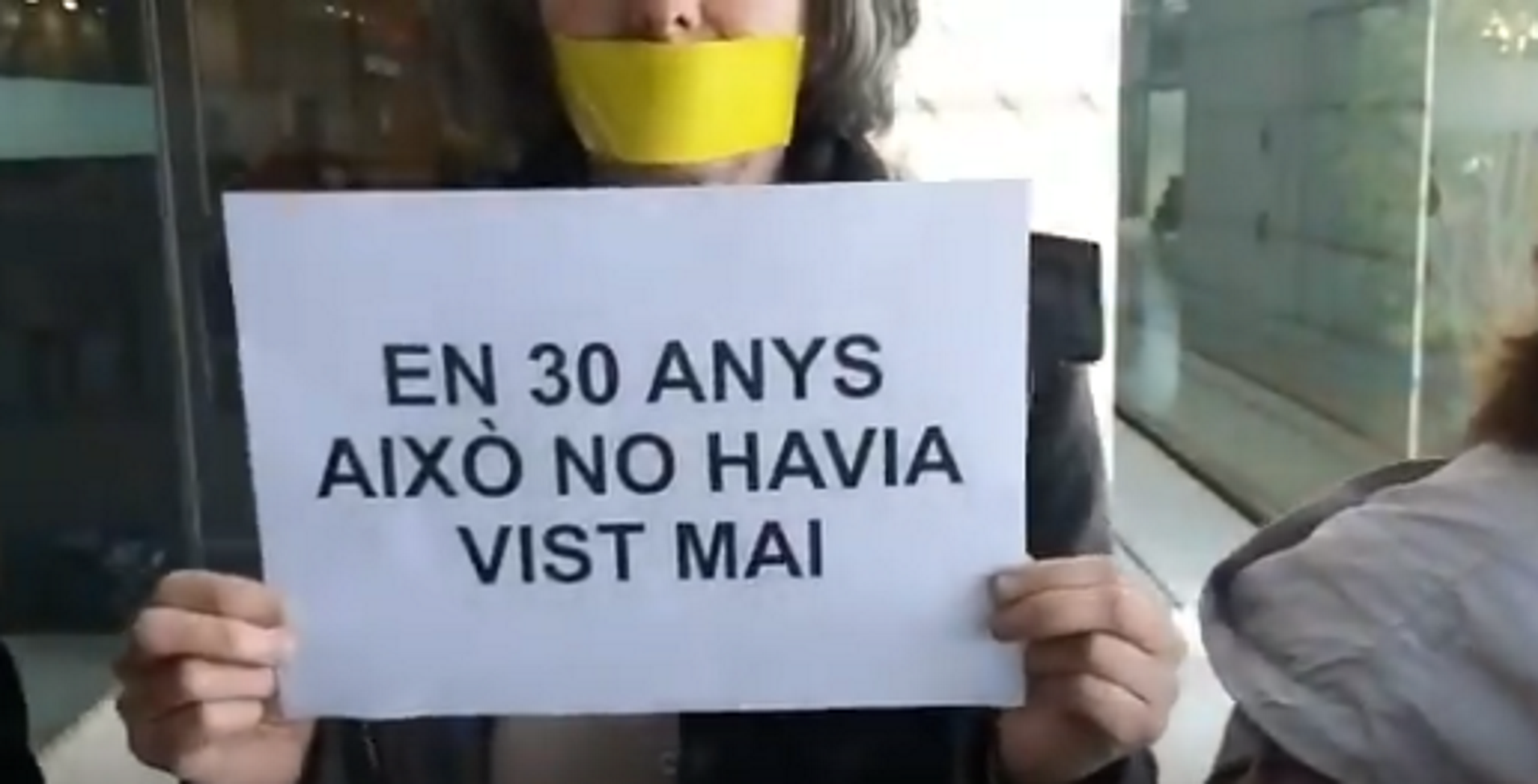 VÍDEO: Treballadors de la Generalitat es regiren contra la JEC