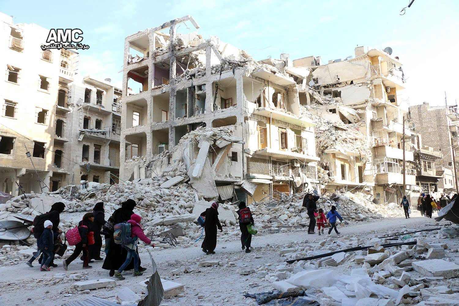 Al menos un centenar de muertos en un ataque químico en Siria