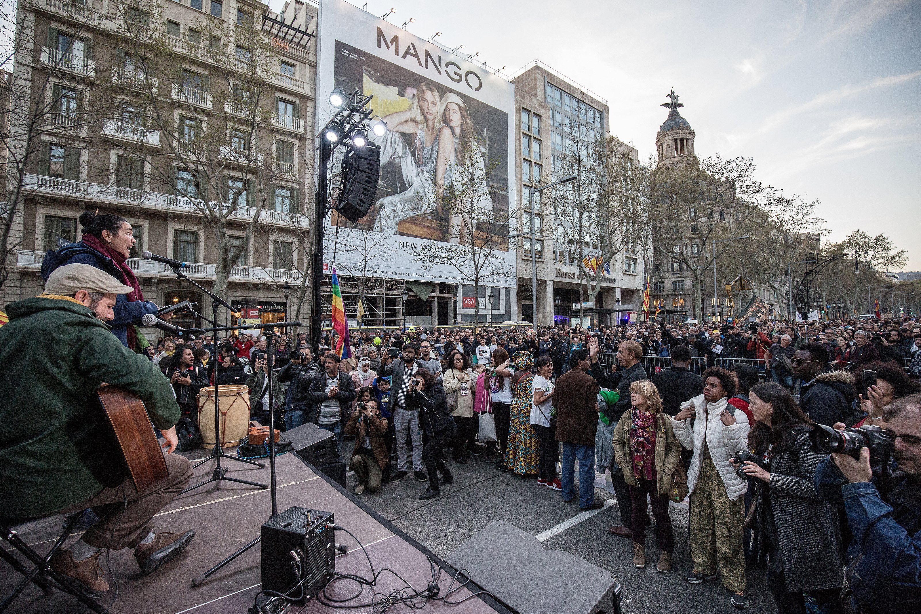 Clamor contra el racismo y Vox en Barcelona