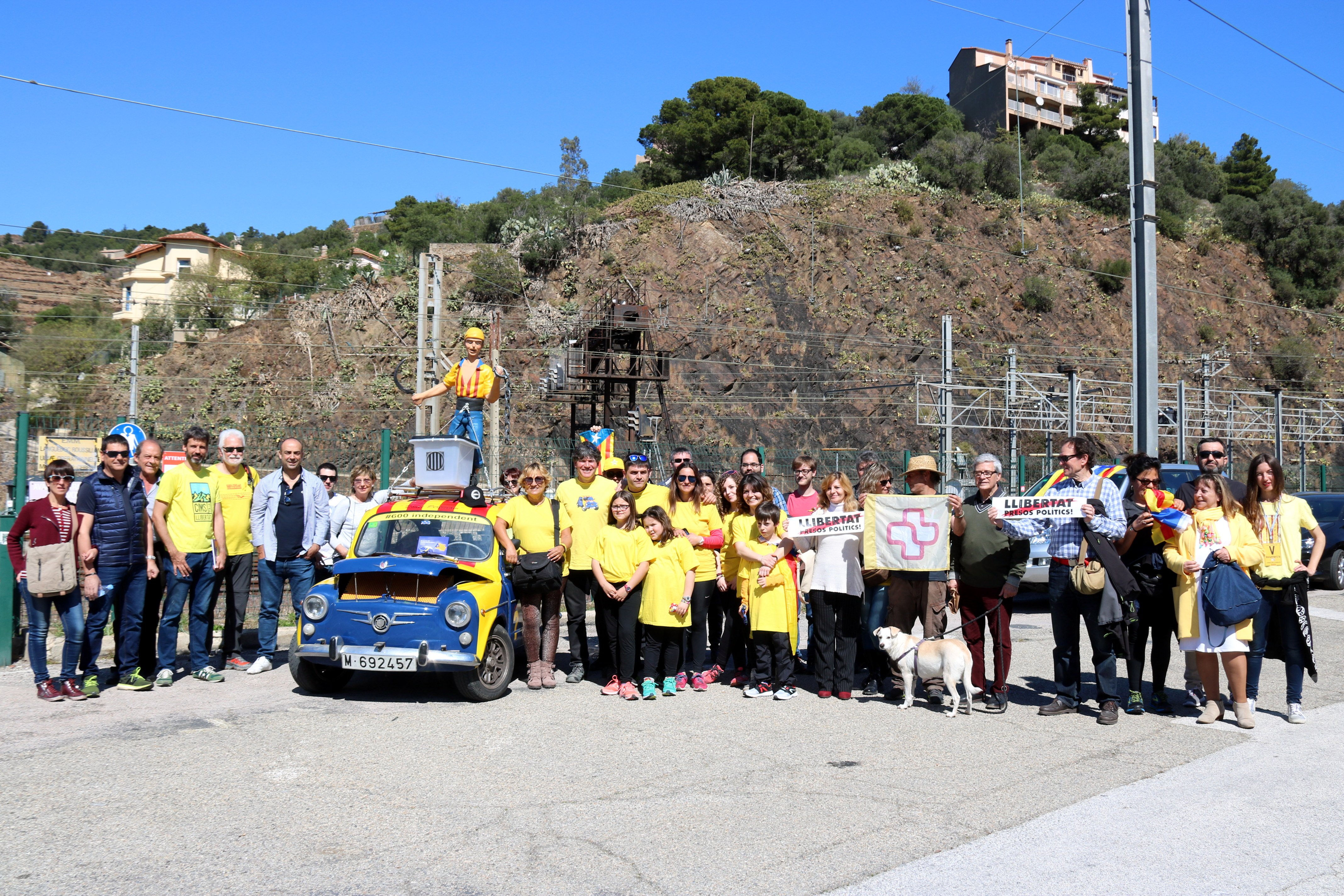 Un ebrenc camina fins a Waterloo per recollir firmes per l'autodeterminació