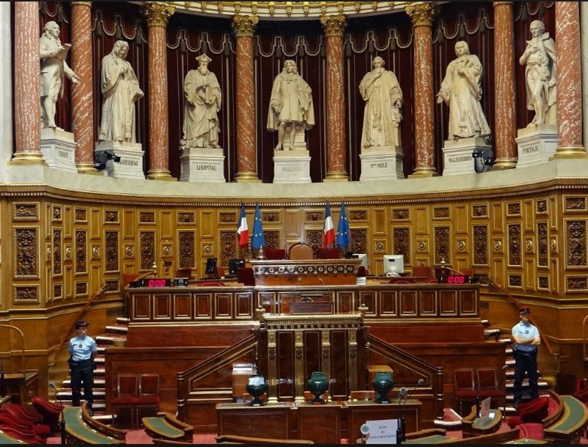 41 French senators call for France and the EU to intervene in the Catalan conflict