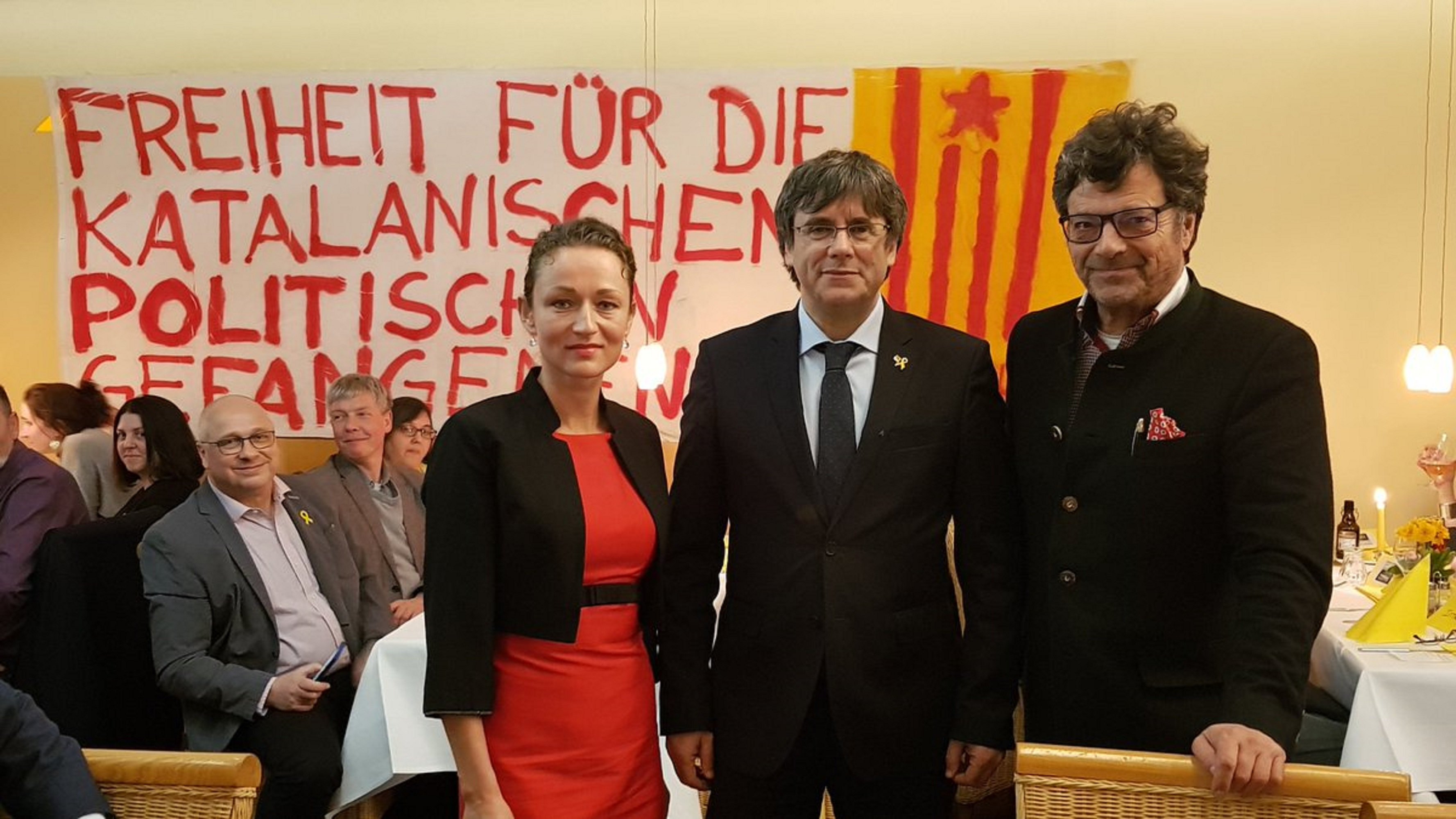 Dos diputats alemanys reben Puigdemont a Neumünster