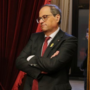 La fiscalia es querella contra Torra per desobediència per no haver tret els llaços