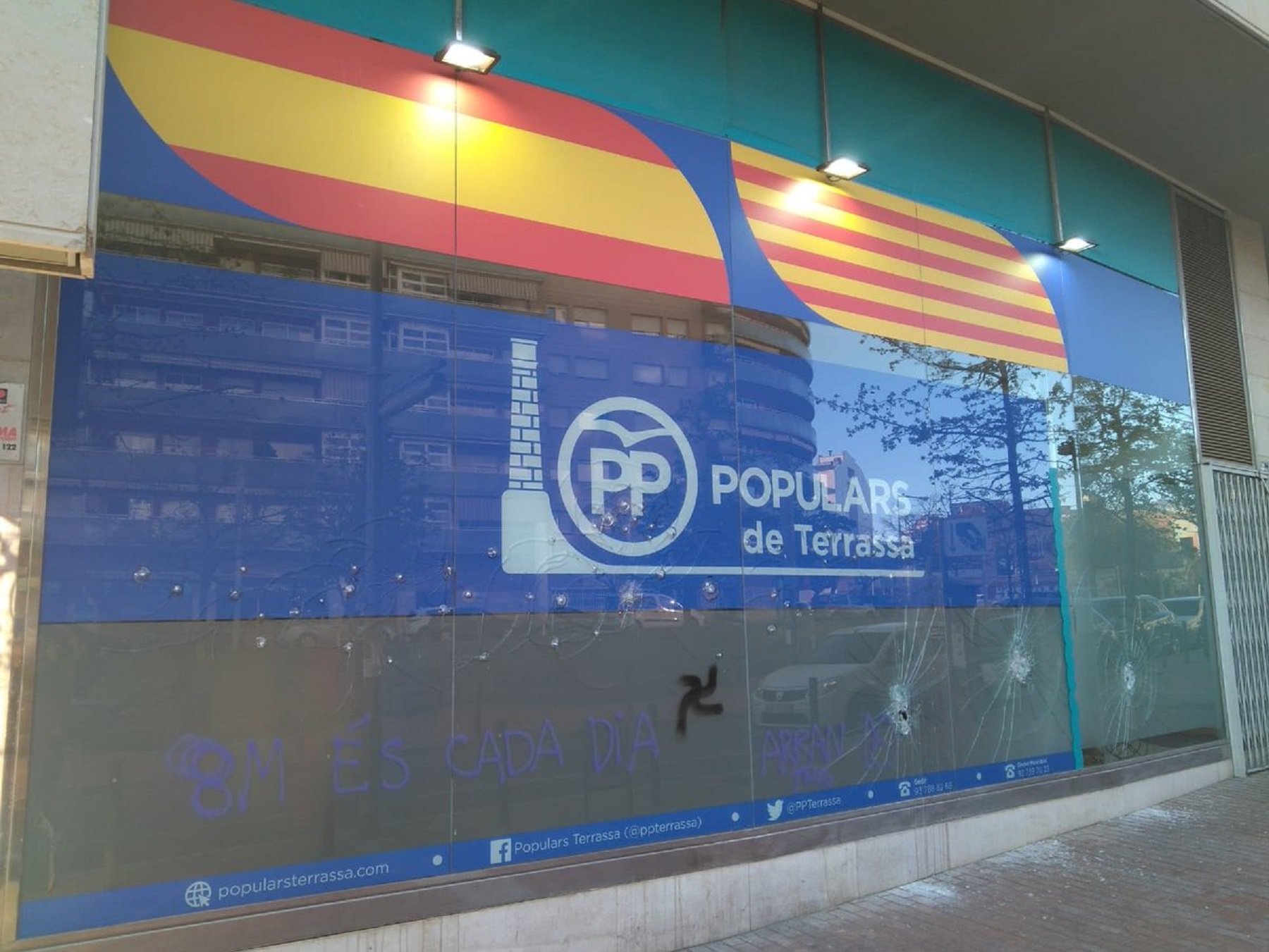 Arran ataca la sede del PP de Terrassa