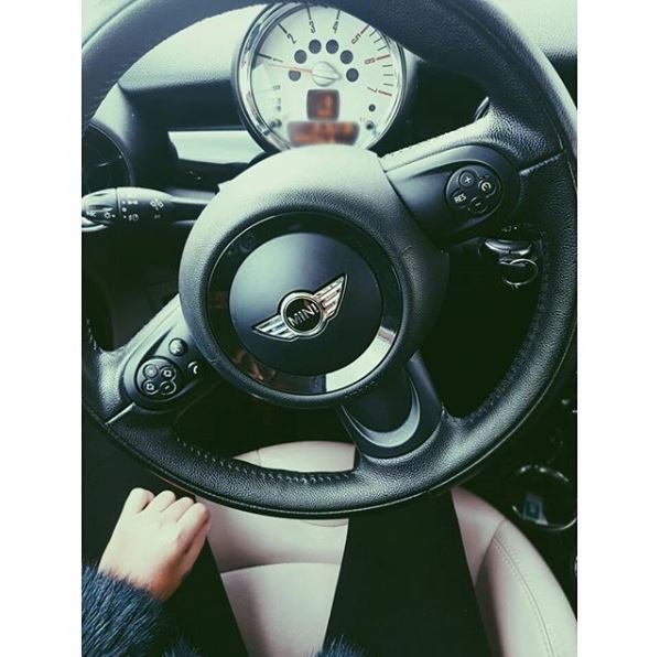 isa pantoja al volante   instagram @isapantoja