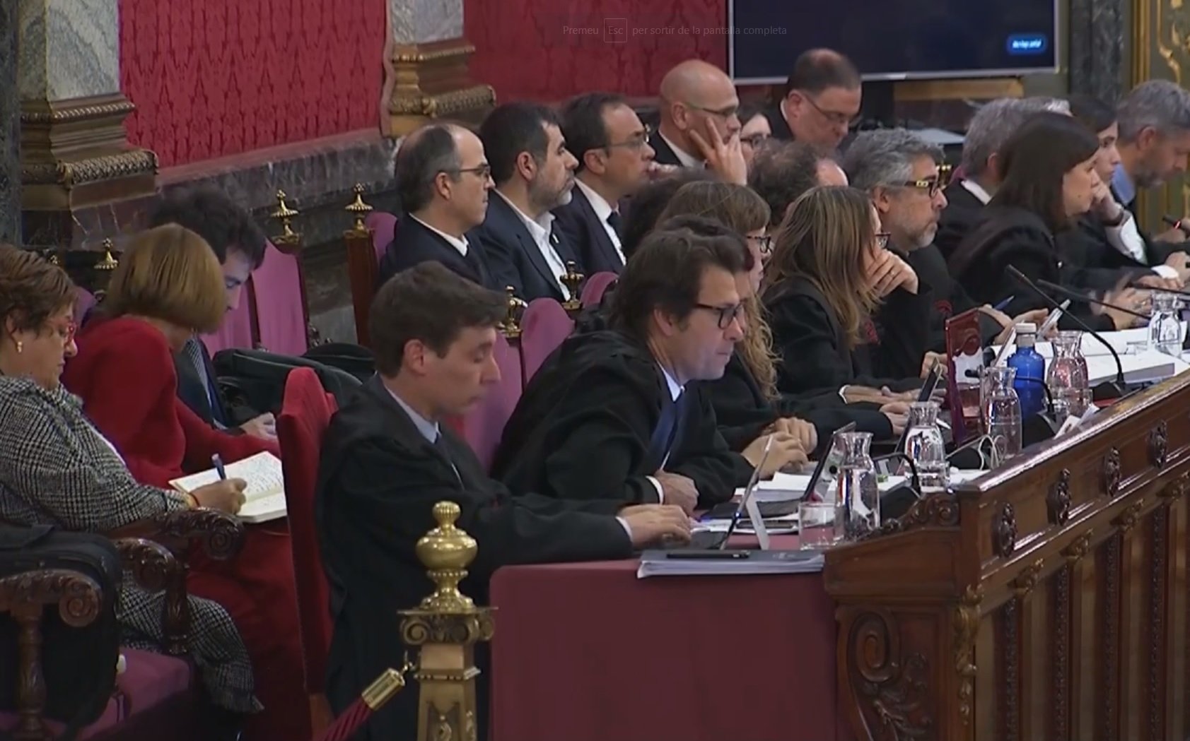 Agent Z33876W: "Si no ens emportem el detingut, la multitud li pega"