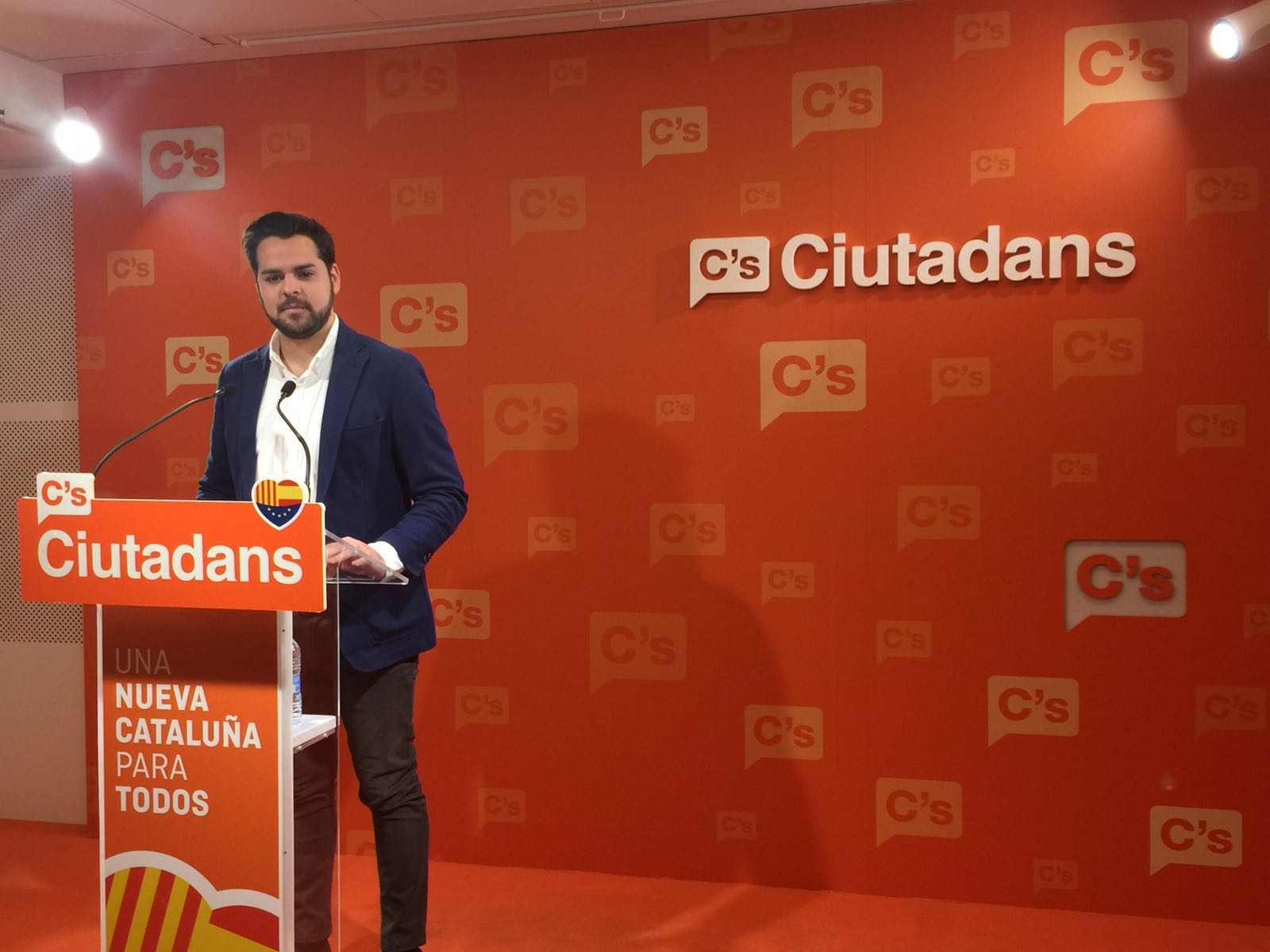 C's cierra filas con el PSOE y presiona a Rajoy