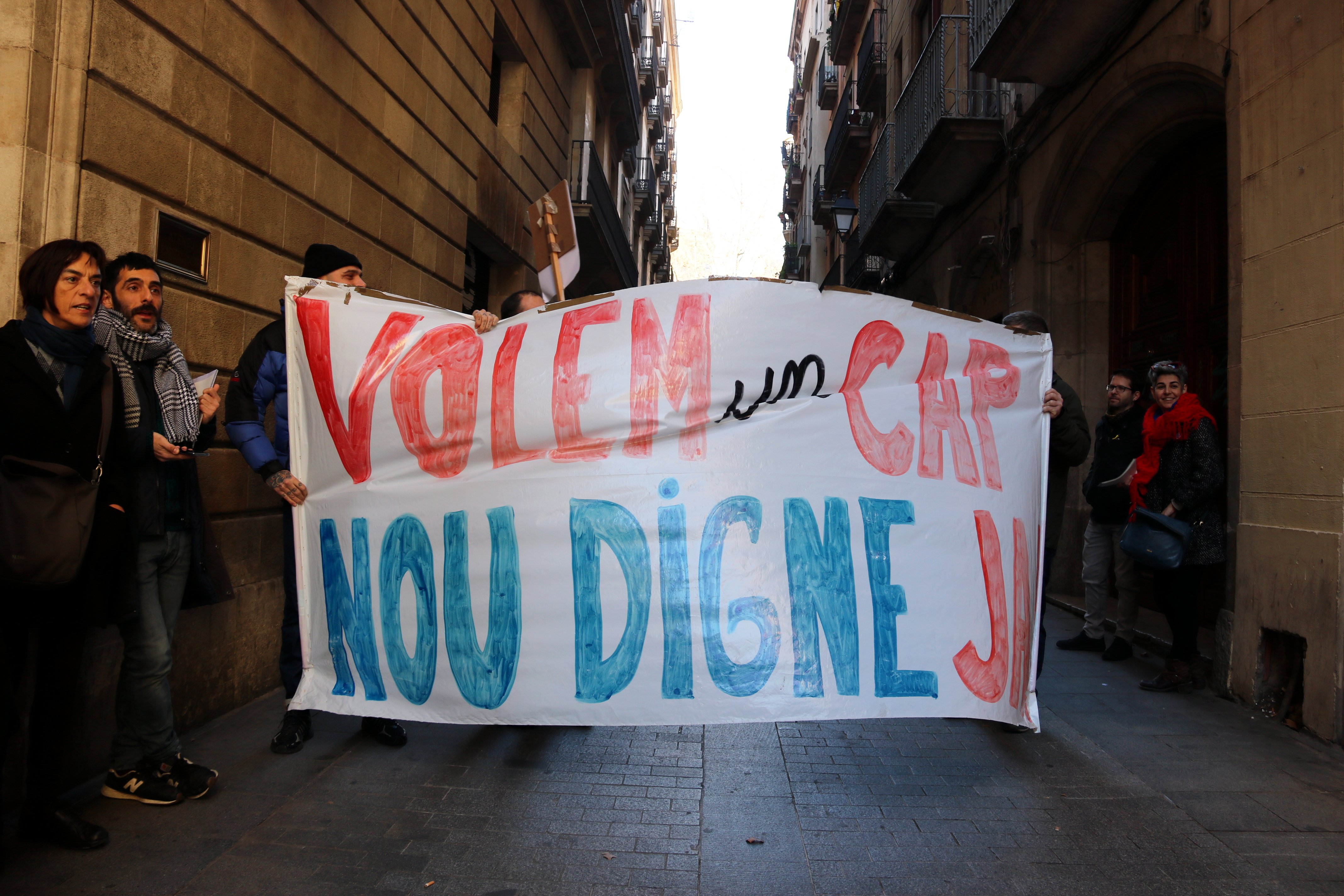 Manifestación para una solución definitiva para el CAP Raval Nord