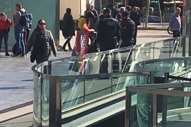 mossos antifeixistes adria rovira mossos antifeixistes adria rovira