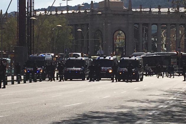 ELNACIONAL cordo mossos mani vox adria rovira ELNACIONAL cordo mossos mani vox adria rovira