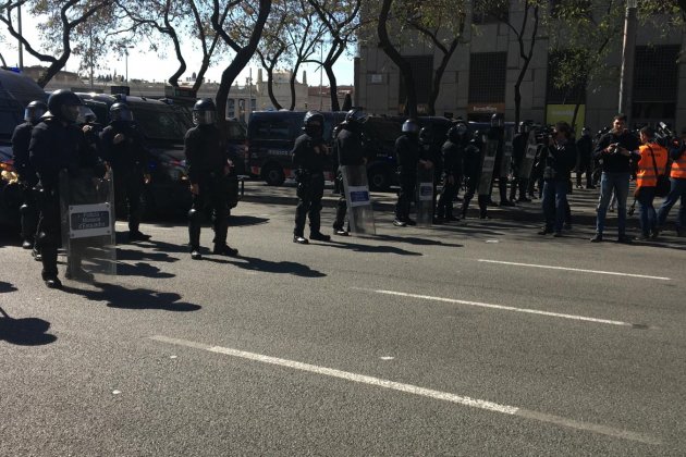 Manifestació Vox Barcelona cordó Mossos Adrià Rovira Manifestació Vox Barcelona cordó Mossos Adrià Rovira