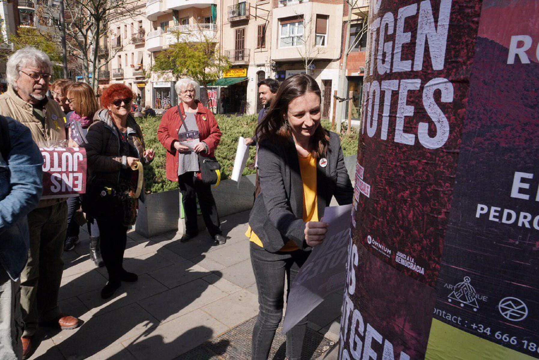 Òmnium organitza encartellades contra el judici arreu de Catalunya