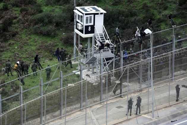 TANCA CEUTA IMMIGRACIO EFE