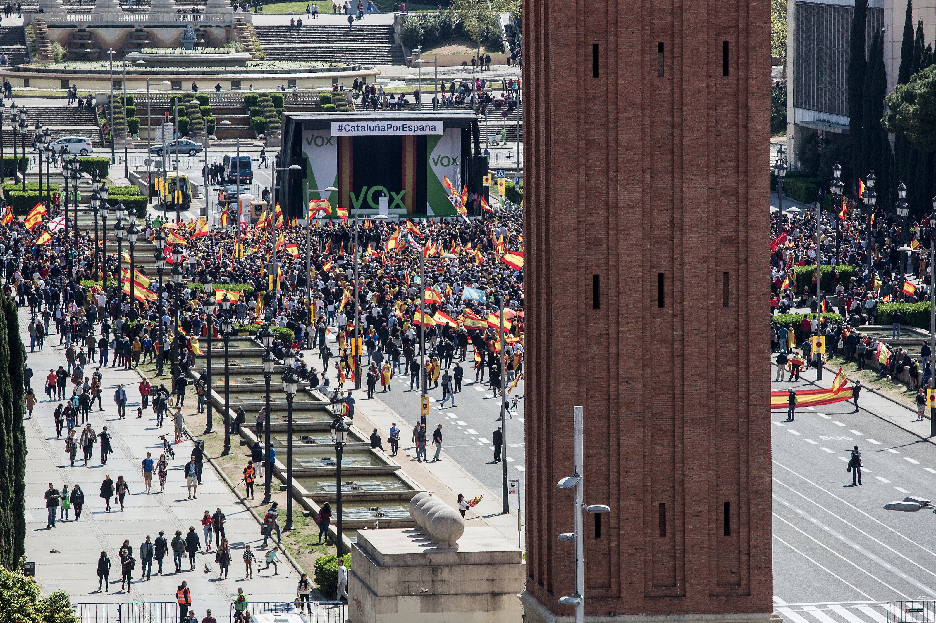 Vox punxa en la seva posada en escena a Barcelona enmig d'una forta tensió