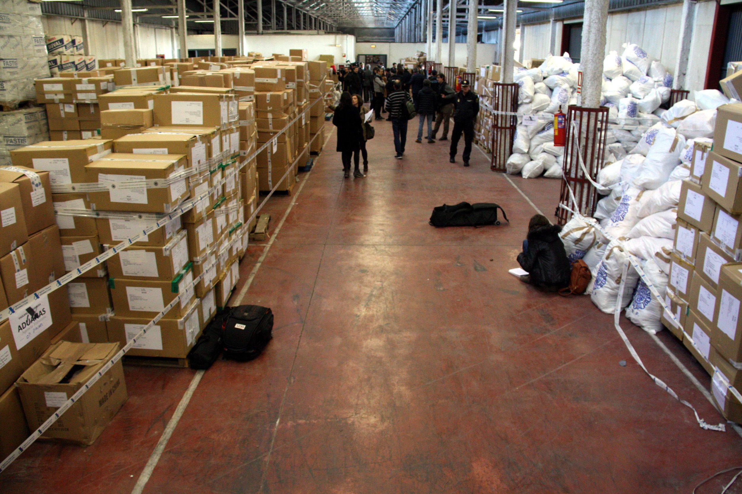 Desmantellat a la Jonquera un "punt negre" de distribució de falsificacions a Europa